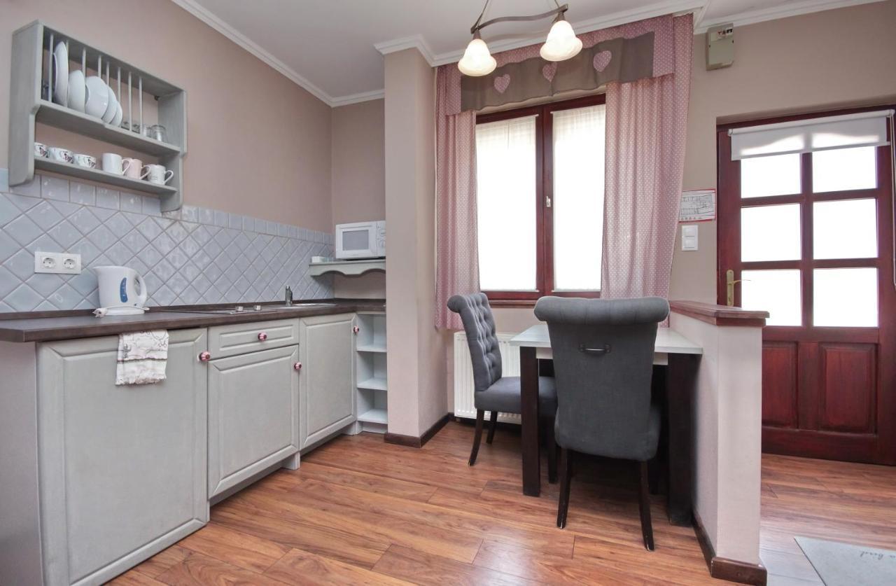 Guest House Romantika Panzio ยูลา ภายนอก รูปภาพ